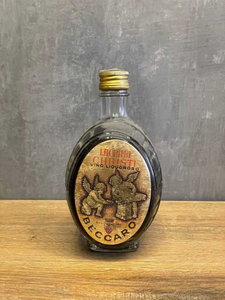 Вино Lacrima Christi Beccaro
