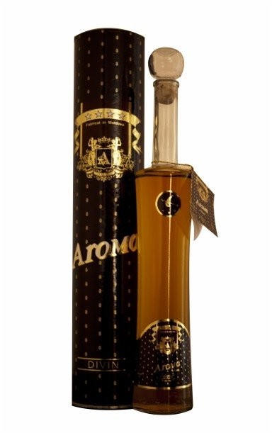 Коньяк "Арома" 6 лет. Raffaello 0,5