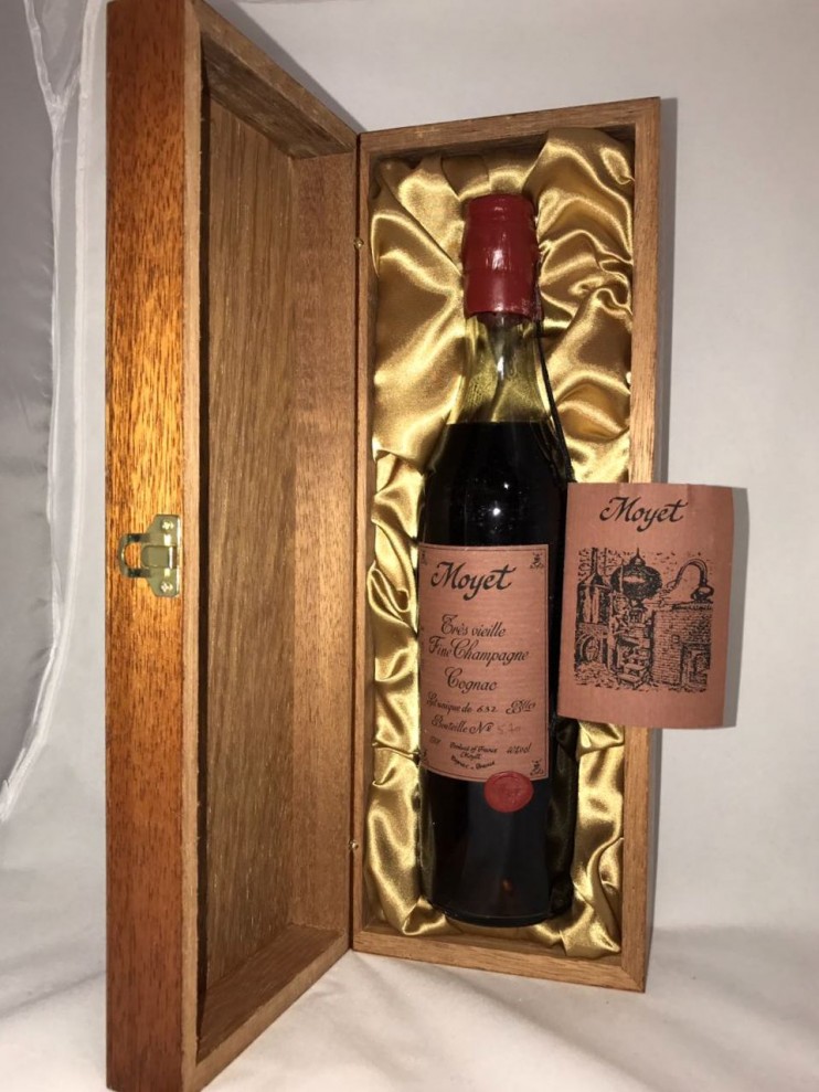 Коньяк "MOYET" 1864 года. 0,7 л.