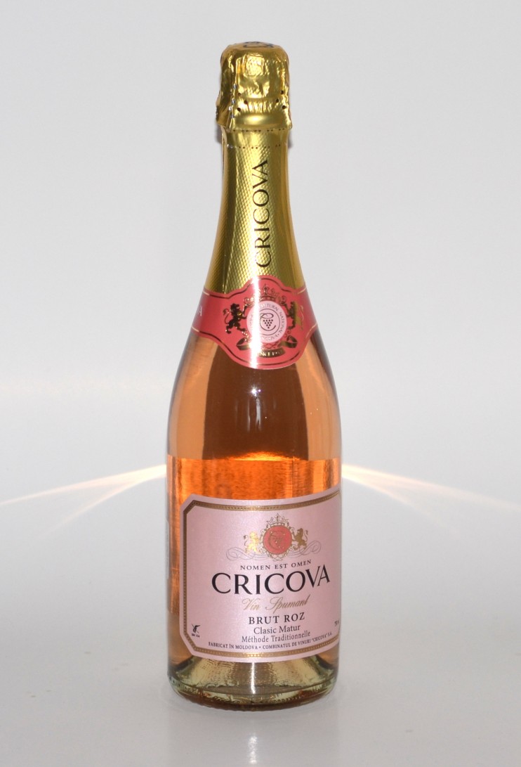 Шампанское "Крикова" брют розовое.